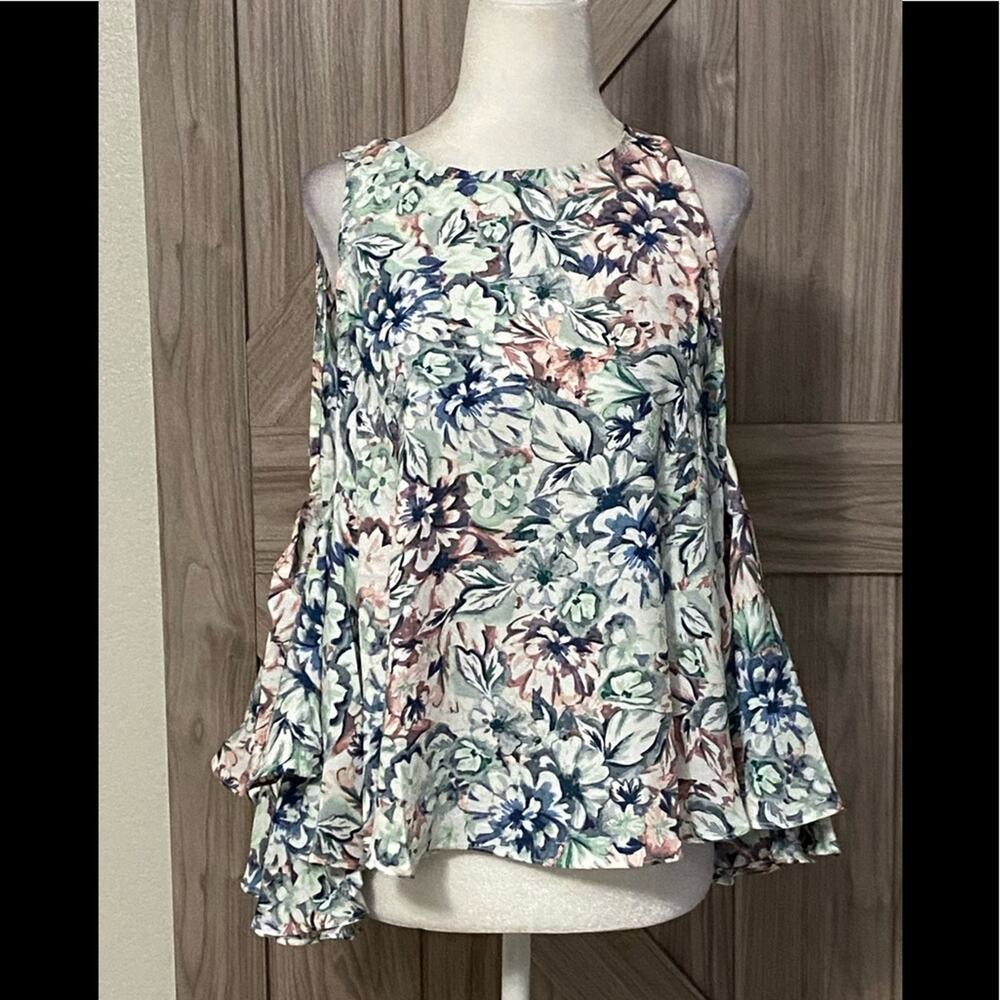 NWOT Olivaceous large floral cold shoulder crop top